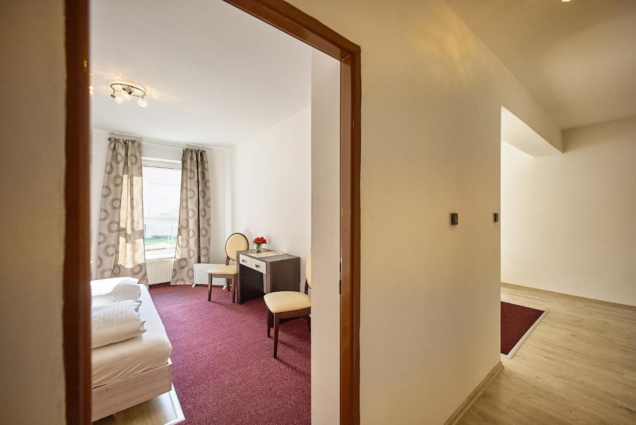 Dependance Patriot Trnava Hotel Ngoại thất bức ảnh