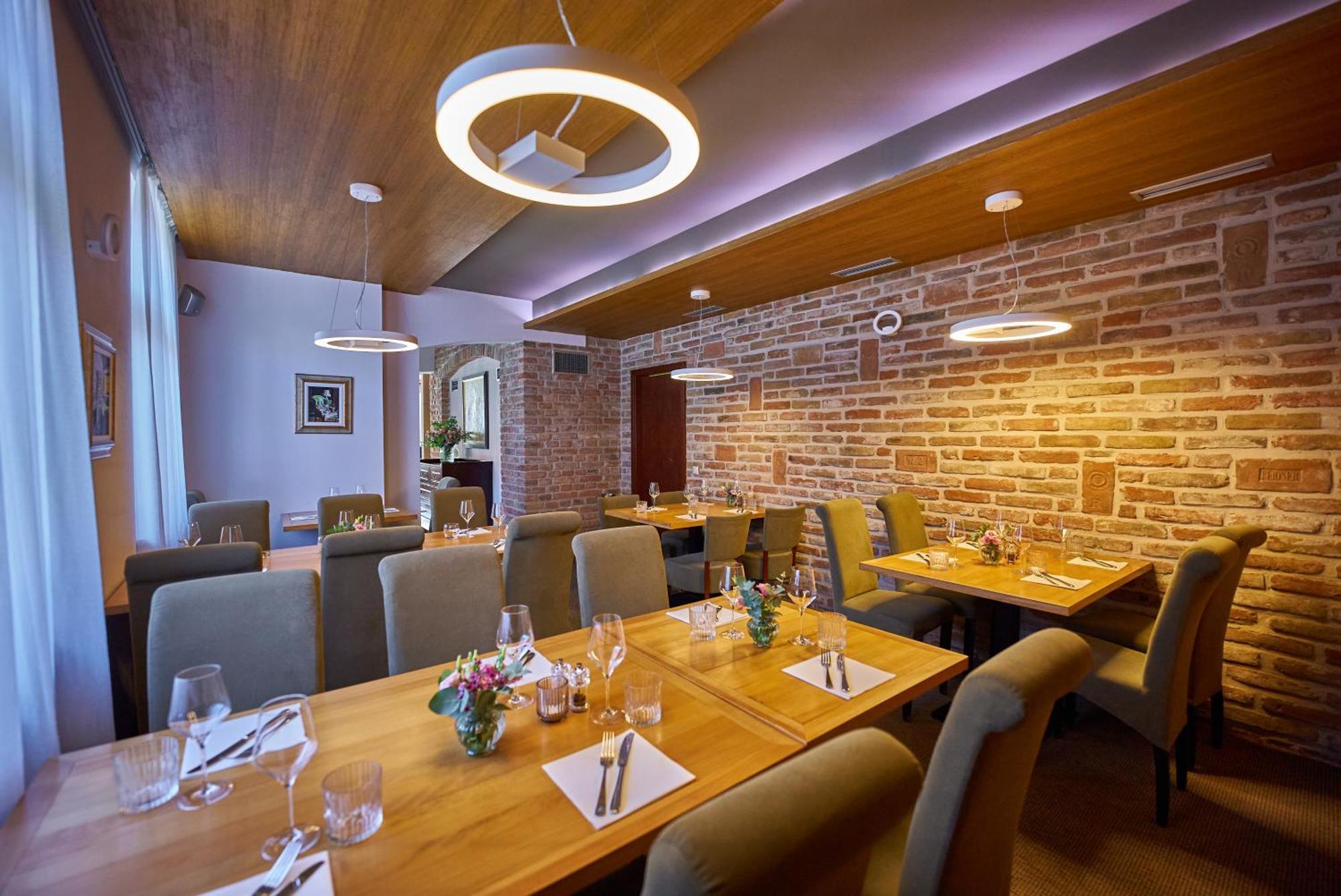 Dependance Patriot Trnava Hotel Ngoại thất bức ảnh